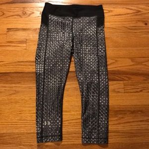 S/M cropped workout leggings
